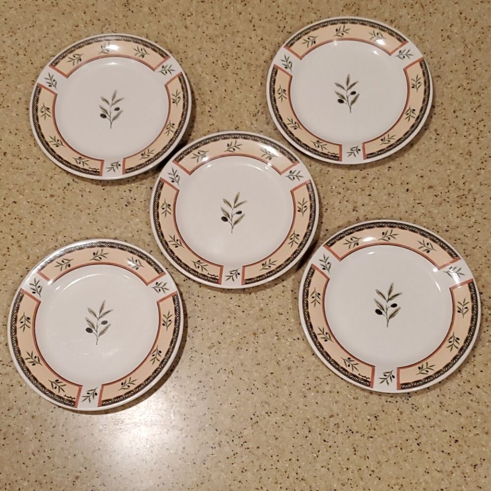 Oneida Tuscan Olives Gracey Knight 7" Plates